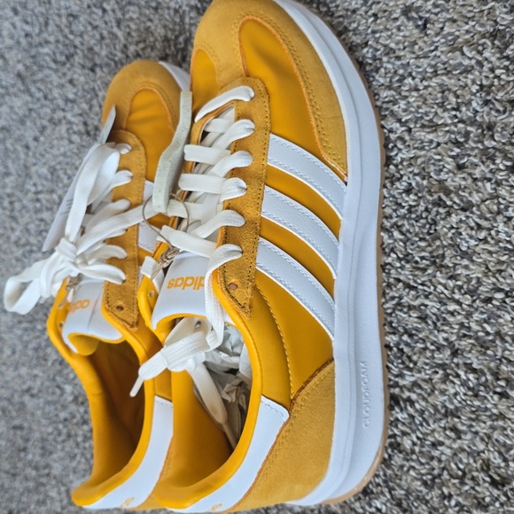 Adidas Gold and White Running Shoes - Picture 4 of 10